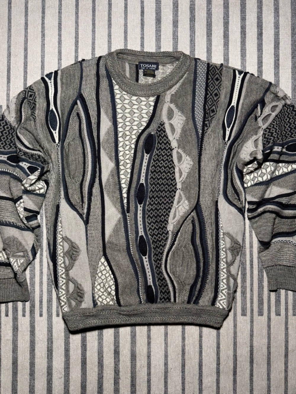 Vintage Tosani 3D Knit Sweater – Grayscale